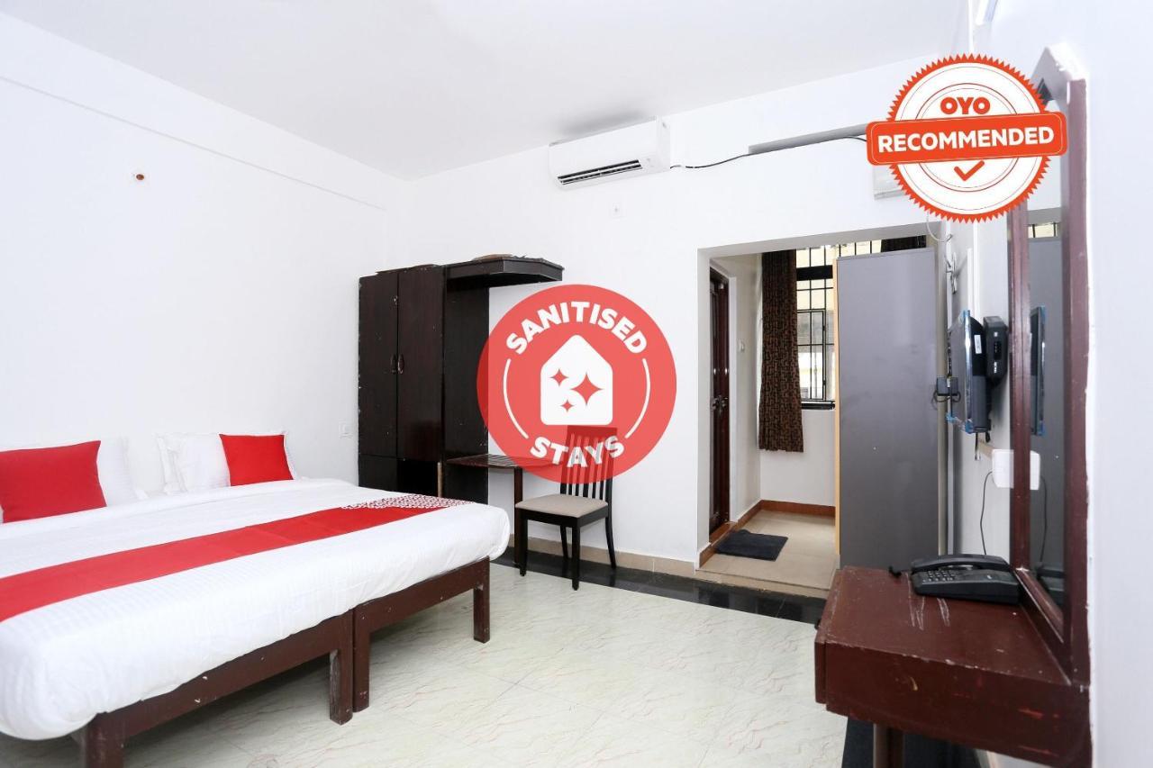 Oyo Flagship Kaveri Tourist Home Guruvayur Bagian luar foto