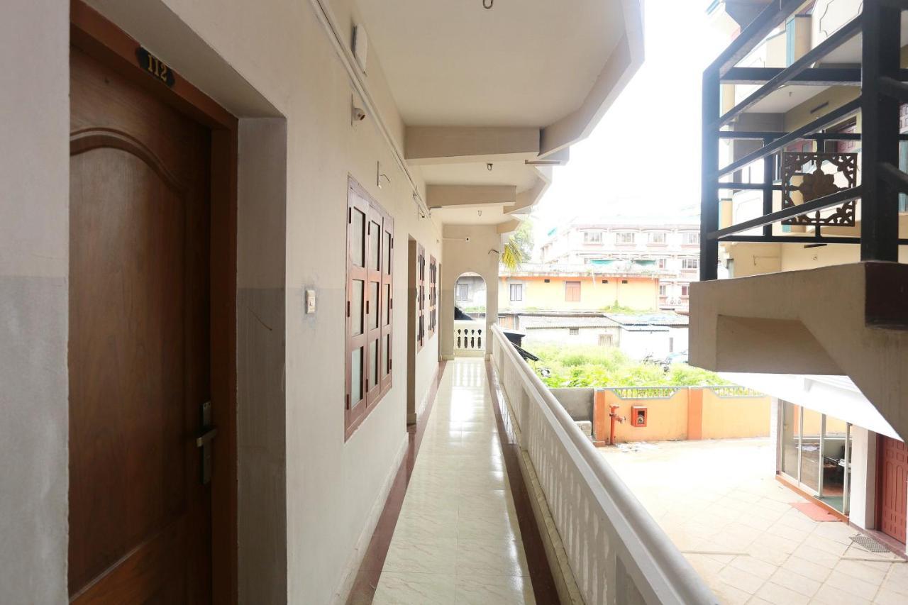 Oyo Flagship Kaveri Tourist Home Guruvayur Bagian luar foto