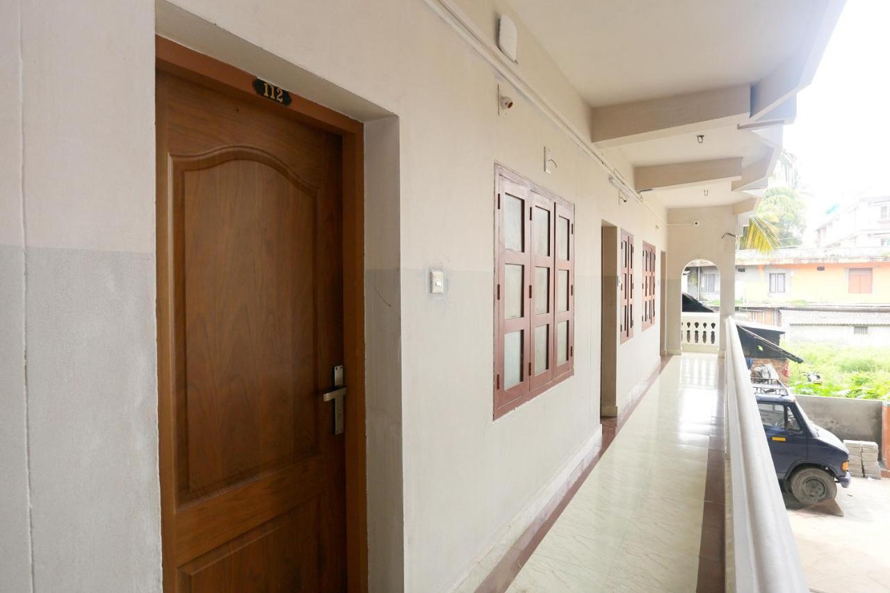 Oyo Flagship Kaveri Tourist Home Guruvayur Bagian luar foto