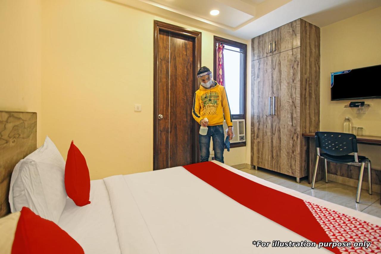 Oyo Flagship Kaveri Tourist Home Guruvayur Bagian luar foto